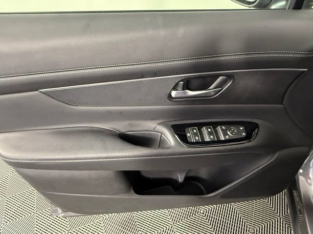 Used 2025 Nissan Murano SV AWD/4WD image 14