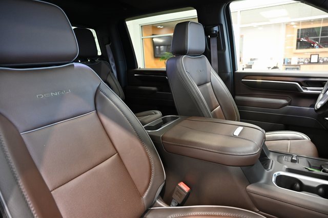 Used 2024 GMC Sierra 3500 Denali image 11