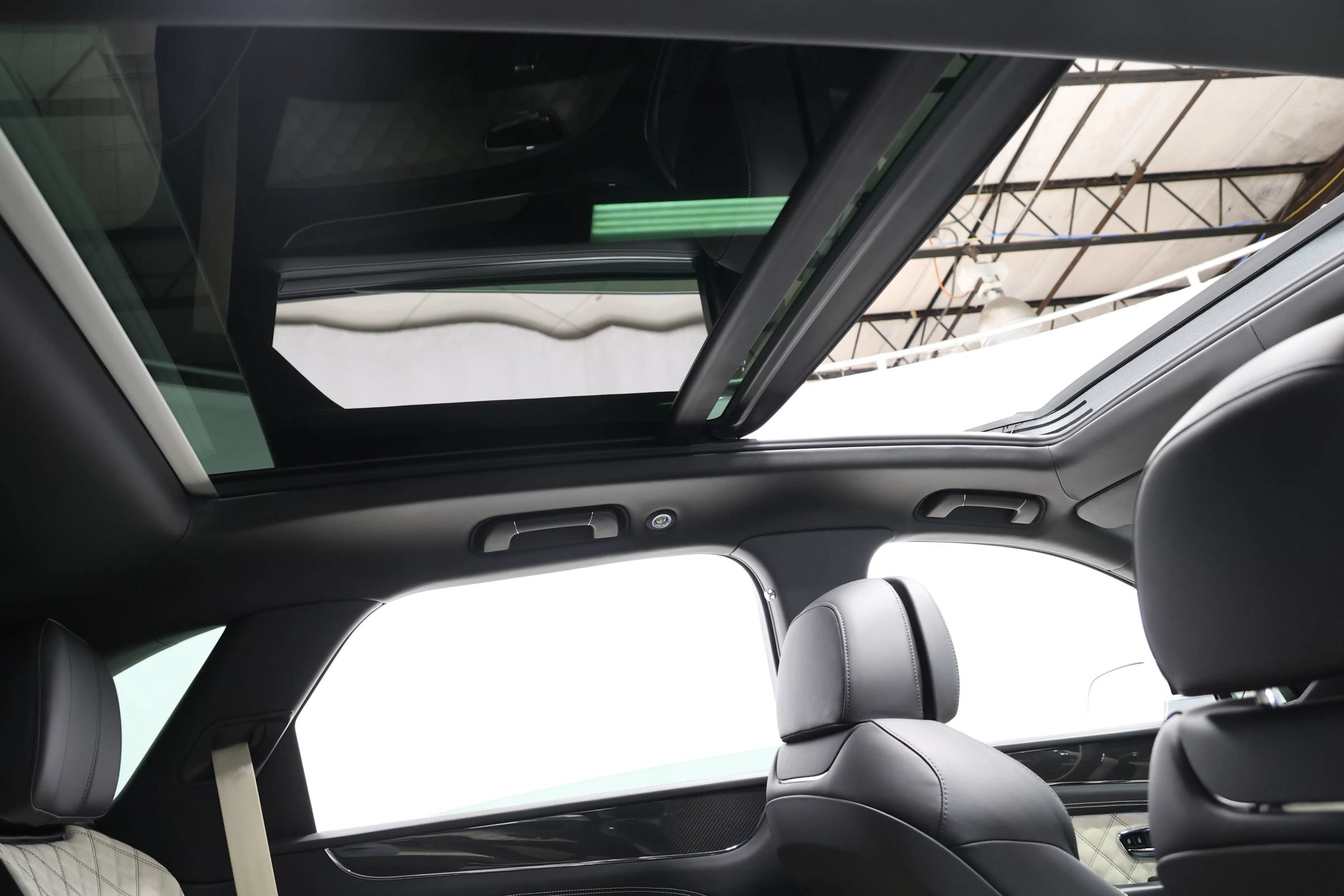 Used 2021 Bentley Bentayga w/ First Edition Specification AWD/4WD image 94