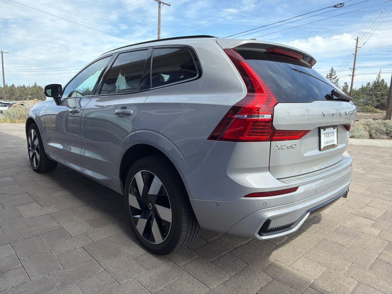 Used 2025 Volvo XC60 T8 Plus w/ Protection Package Premier AWD/4WD image 5