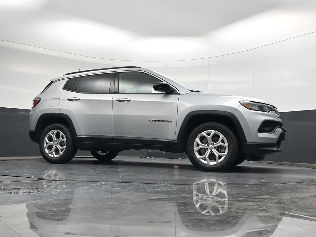 Used 2024 Jeep Compass Latitude AWD/4WD image 35