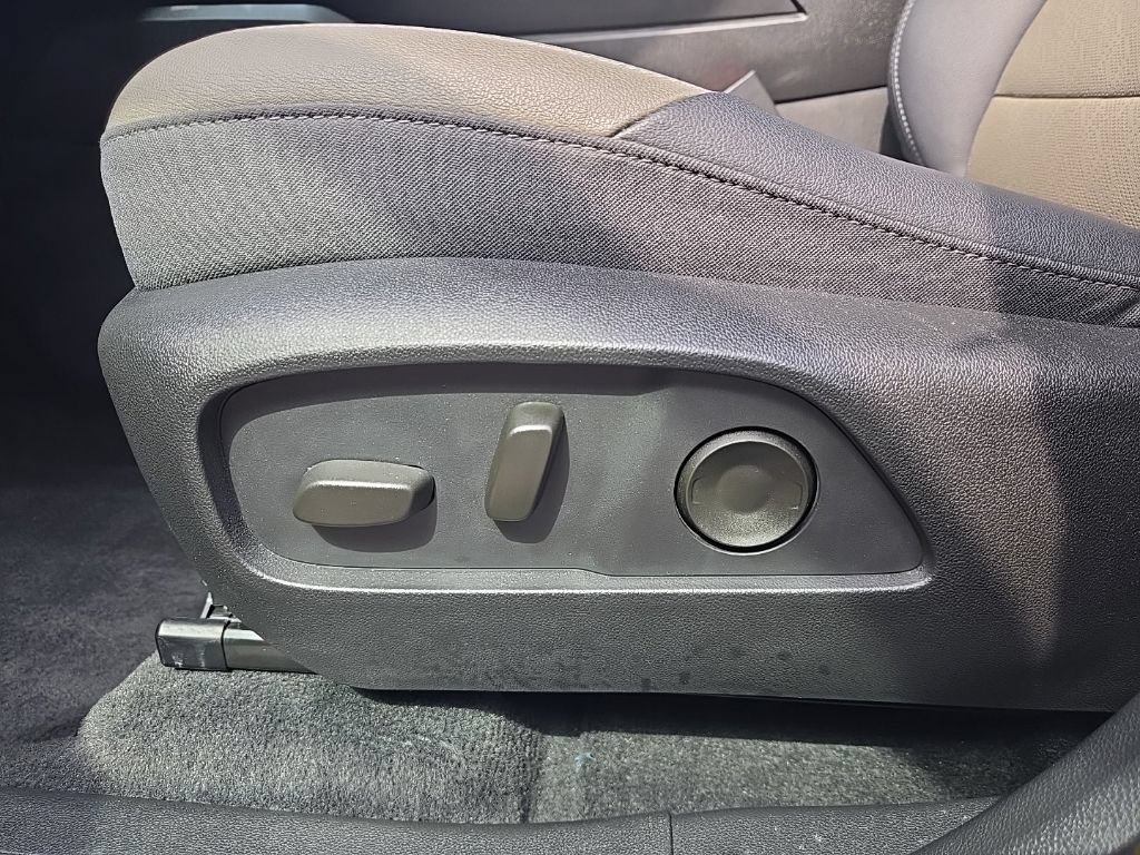 Used 2025 Chevrolet Equinox LT w/ Convenience Package II FWD image 25