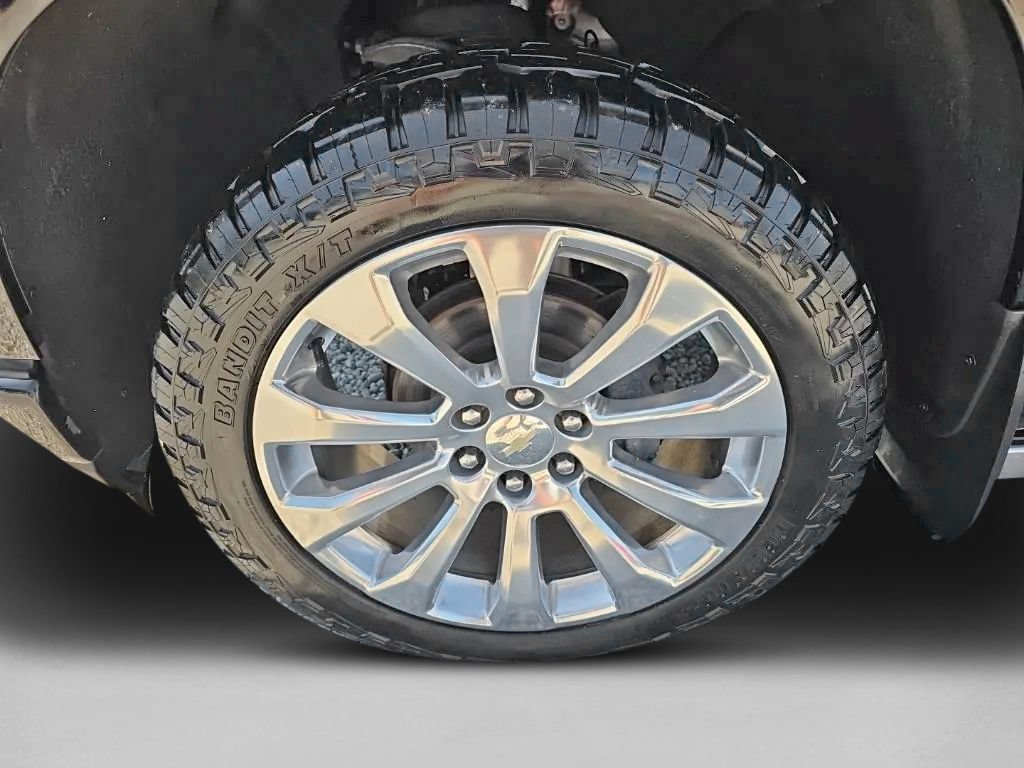 Used 2020 Chevrolet Silverado 1500 High Country w/ Technology Package AWD/4WD image 10
