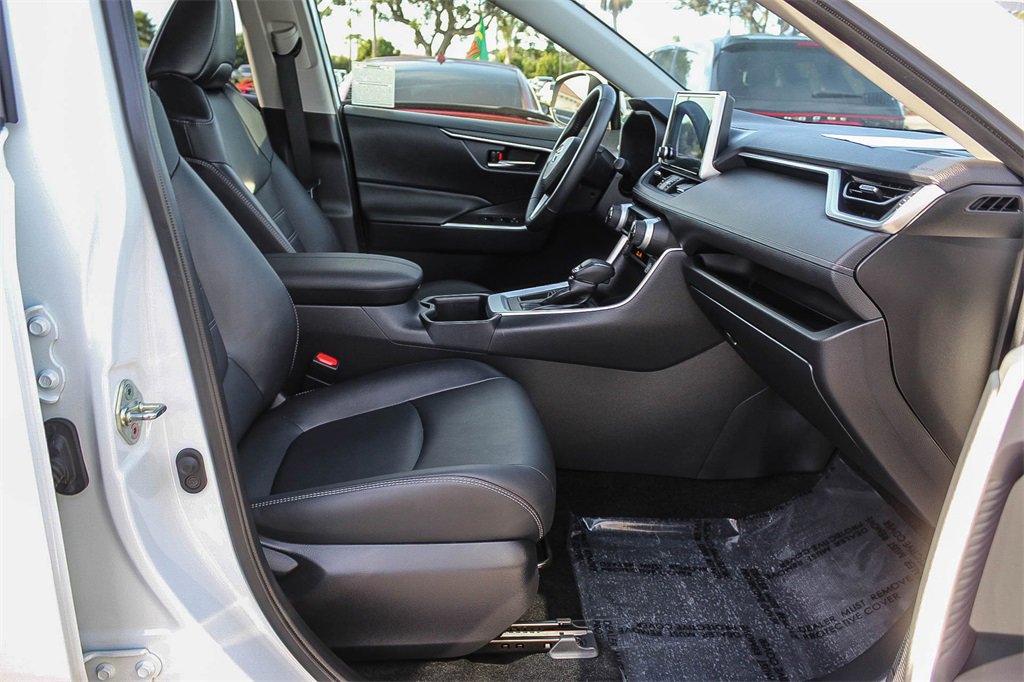 Used 2023 Toyota RAV4 XLE Premium image 16