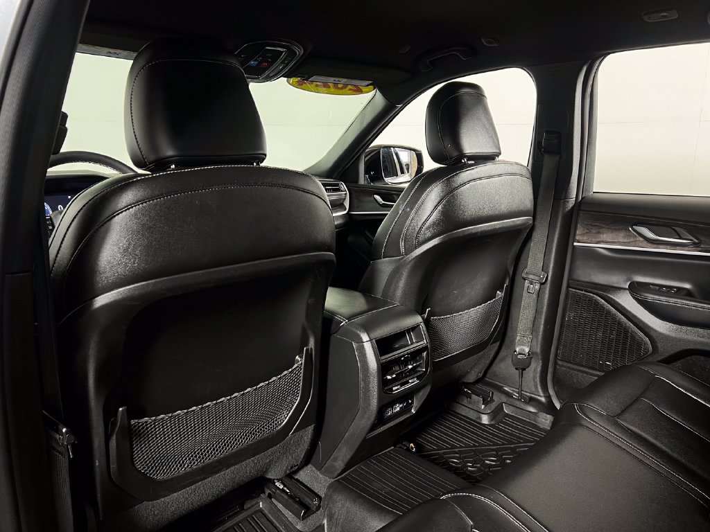 Used 2024 Jeep Grand Cherokee Limited RWD image 25