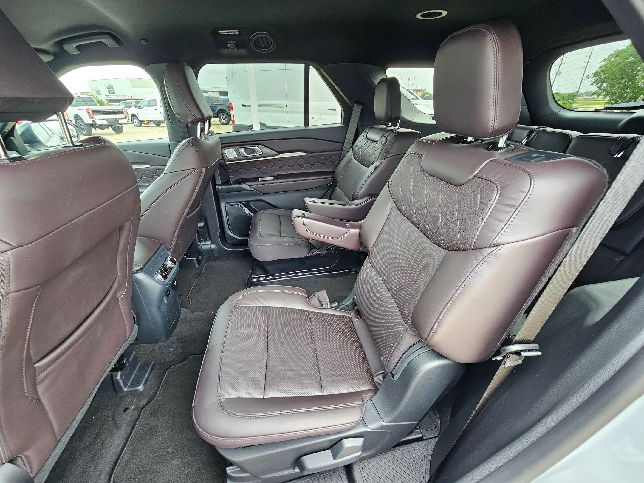 Used 2026 Ford Explorer Platinum w/ LUX Leather Package AWD/4WD image 27