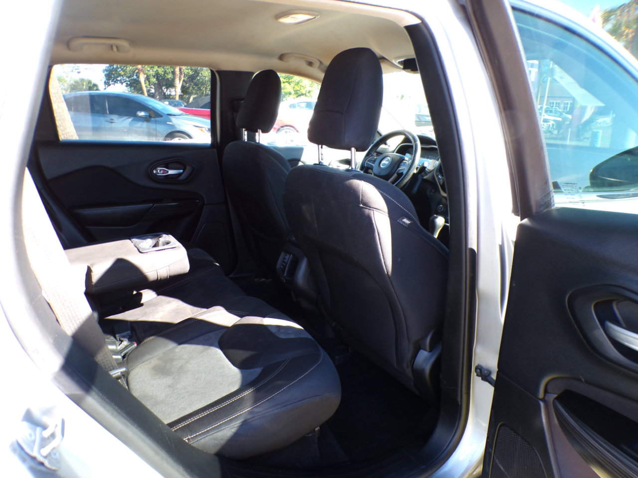Used 2014 Jeep Cherokee Latitude w/ Comfort/Convenience Group image 24