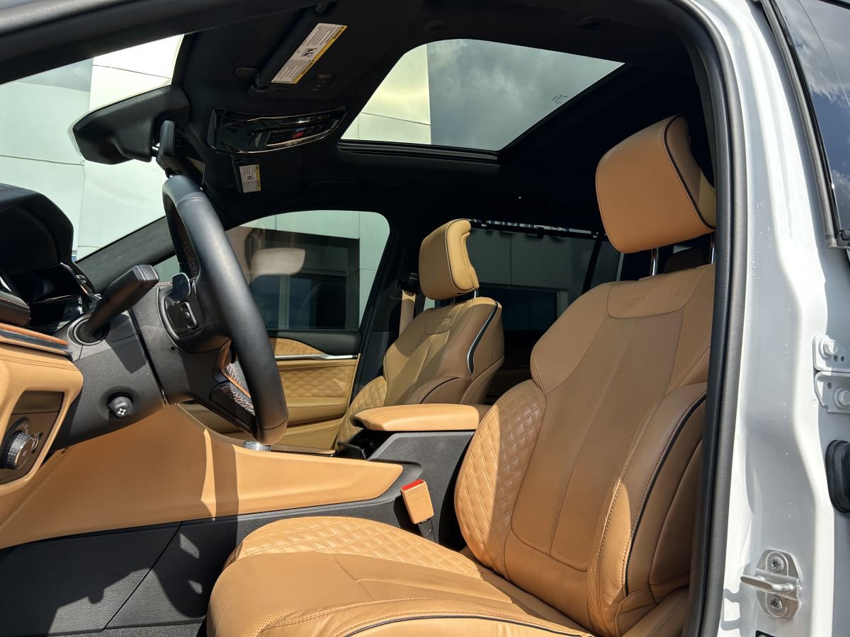 Used 2023 Jeep Grand Cherokee L Summit image 11