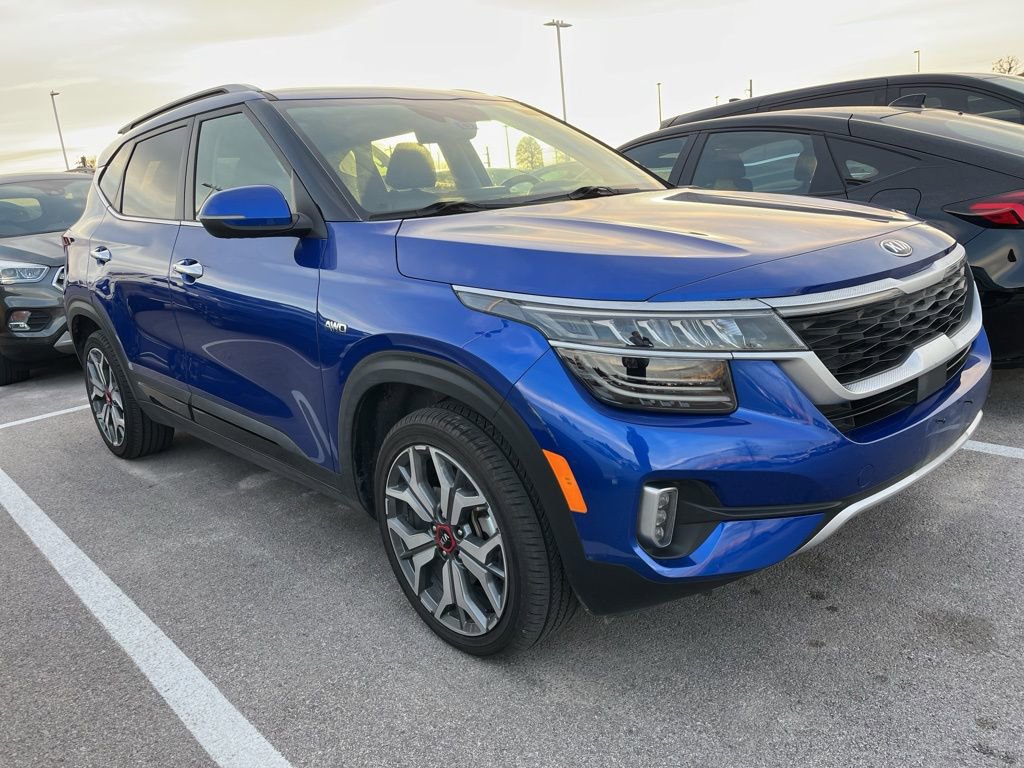 Used 2021 Kia Seltos SX w/ SX Sunroof Package image 2