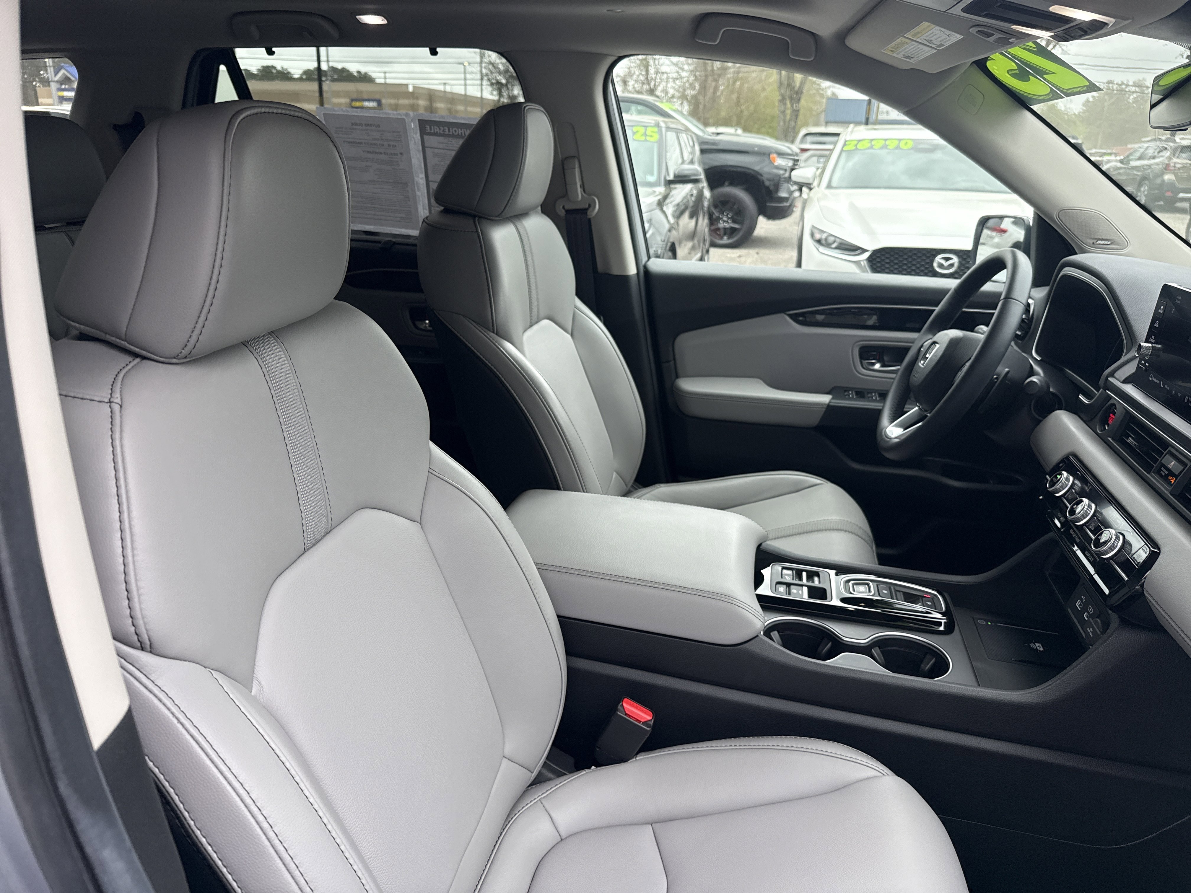 Used 2025 Honda Pilot Touring image 13