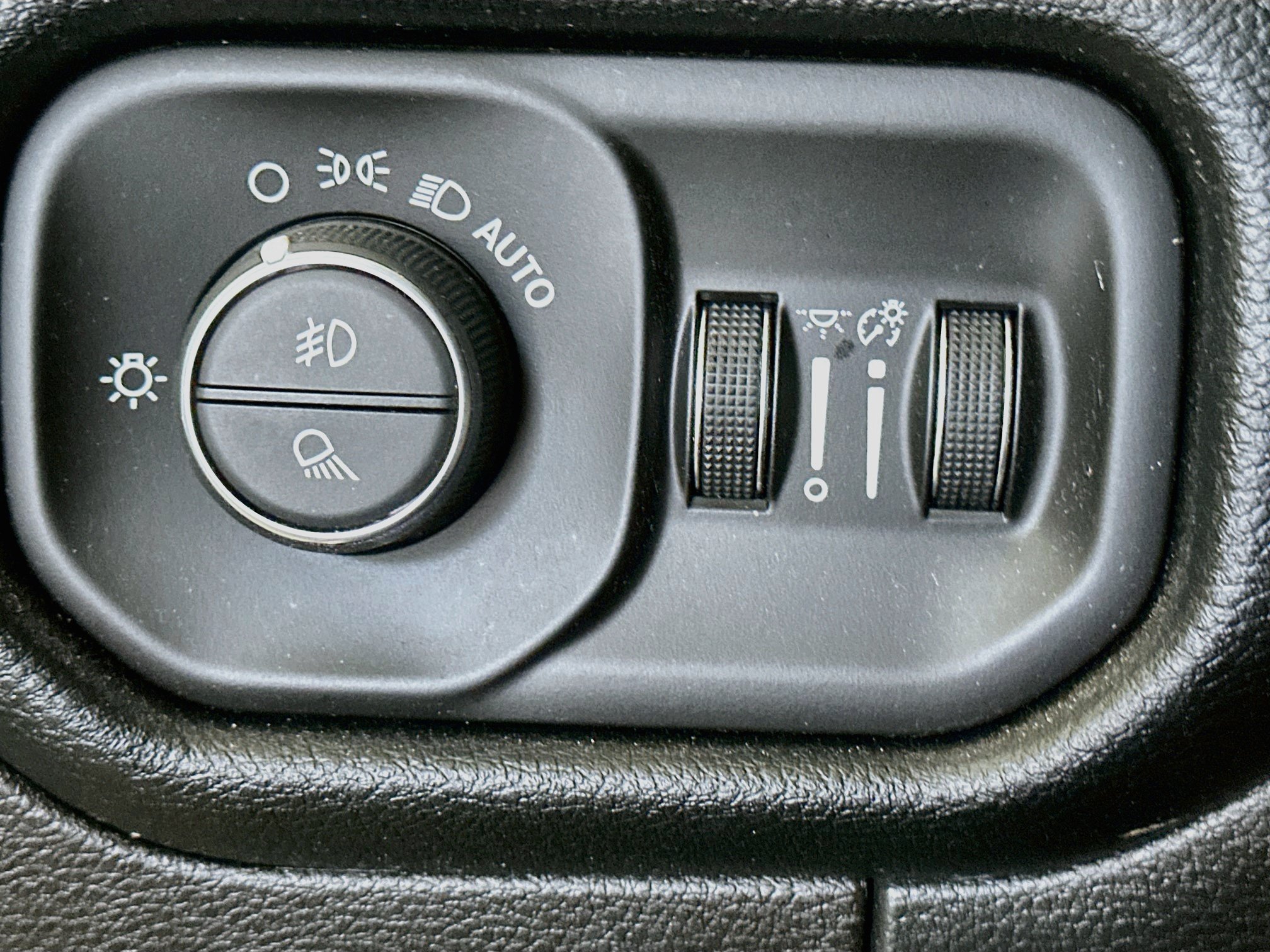 Used 2022 RAM 1500 Laramie AWD/4WD image 16