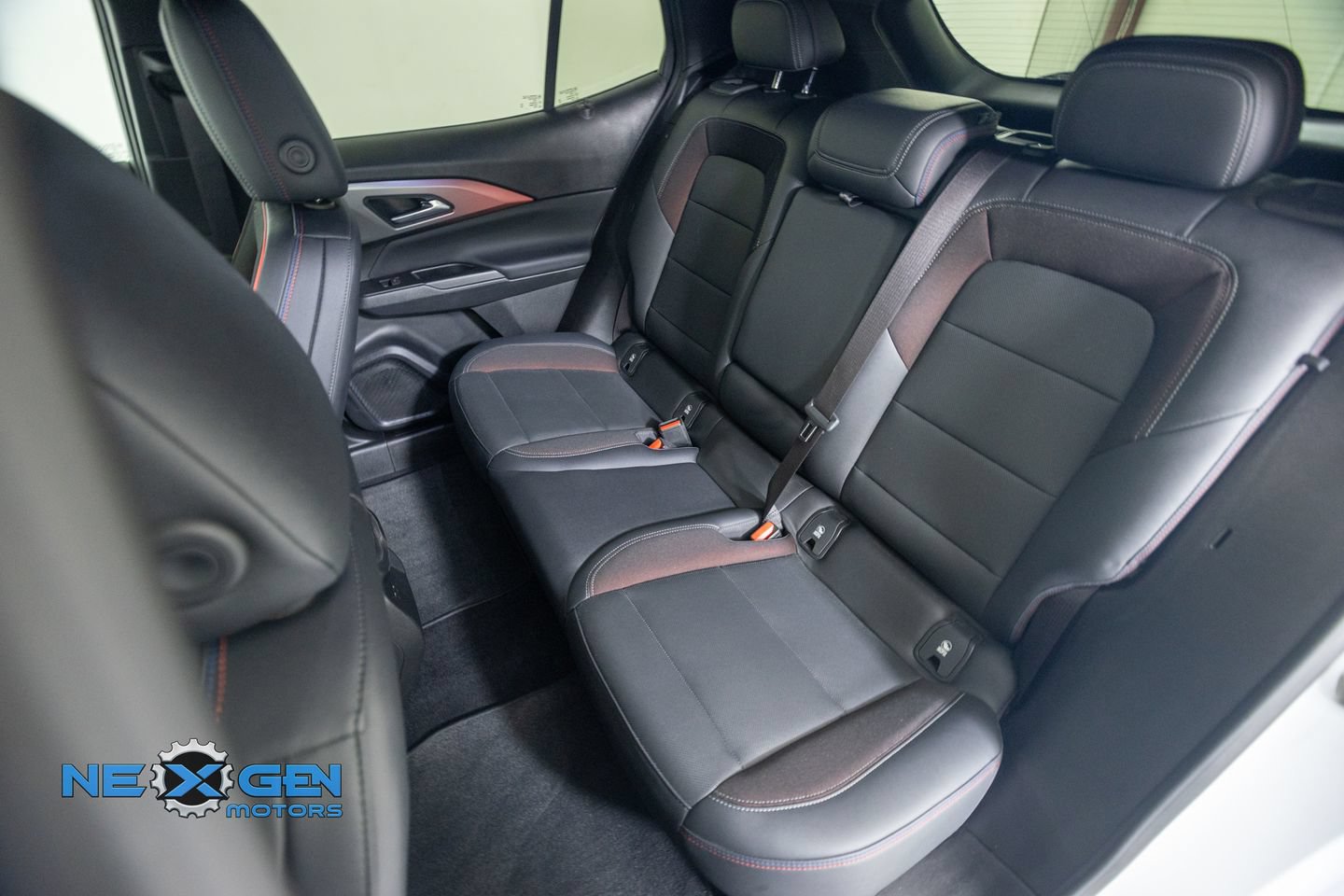 Used 2024 Chevrolet Equinox EV RS FWD image 32