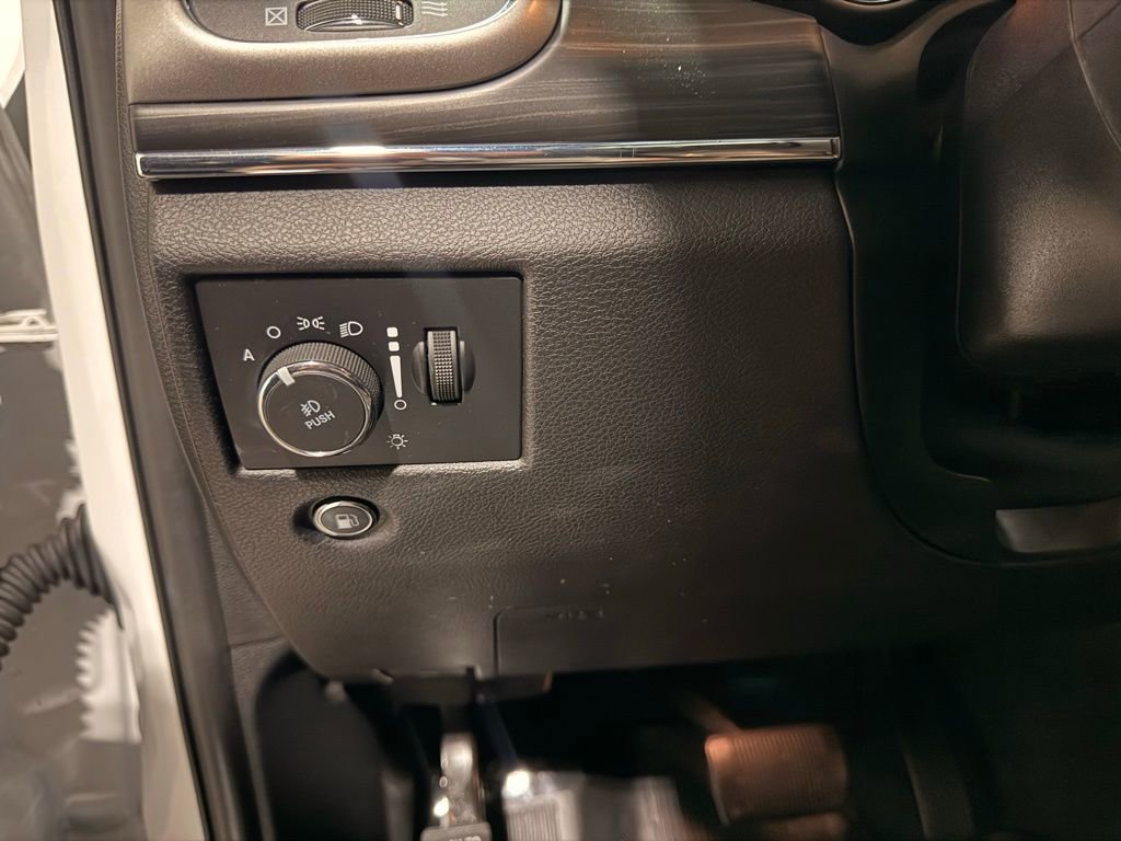 Used 2020 Jeep Grand Cherokee Limited image 15