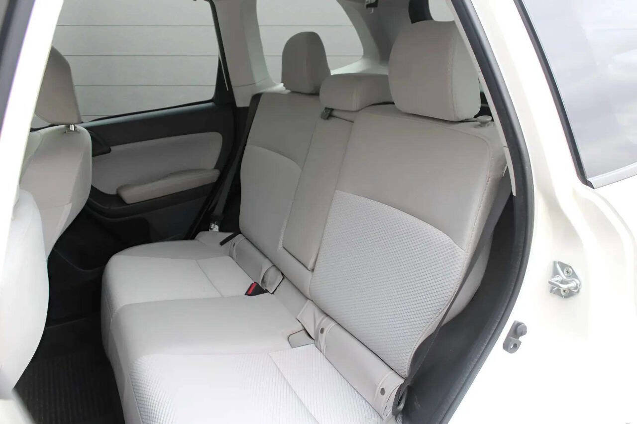 Used 2017 Subaru Forester 2.5i Premium w/ All-Weather Package image 20