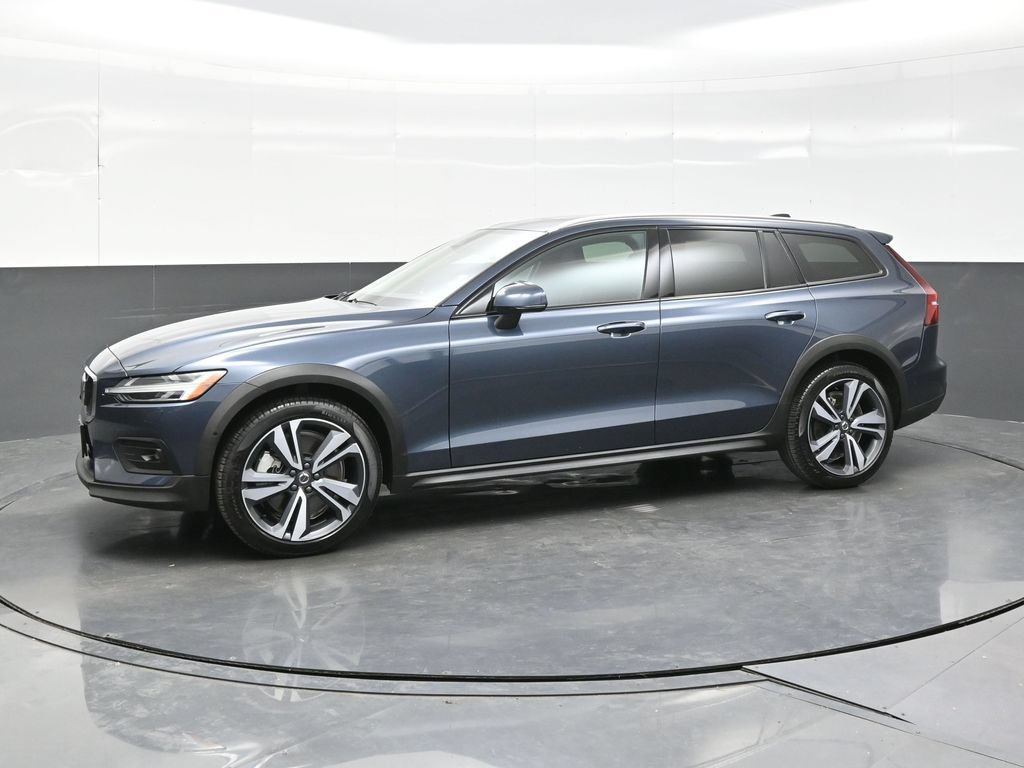 Used 2026 Volvo V60 B5 Cross Country Plus AWD/4WD image 3