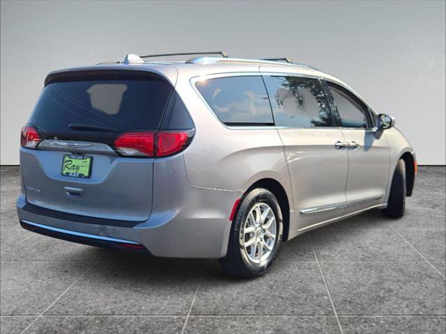 Certified 2020 Chrysler Pacifica Touring-L FWD image 14