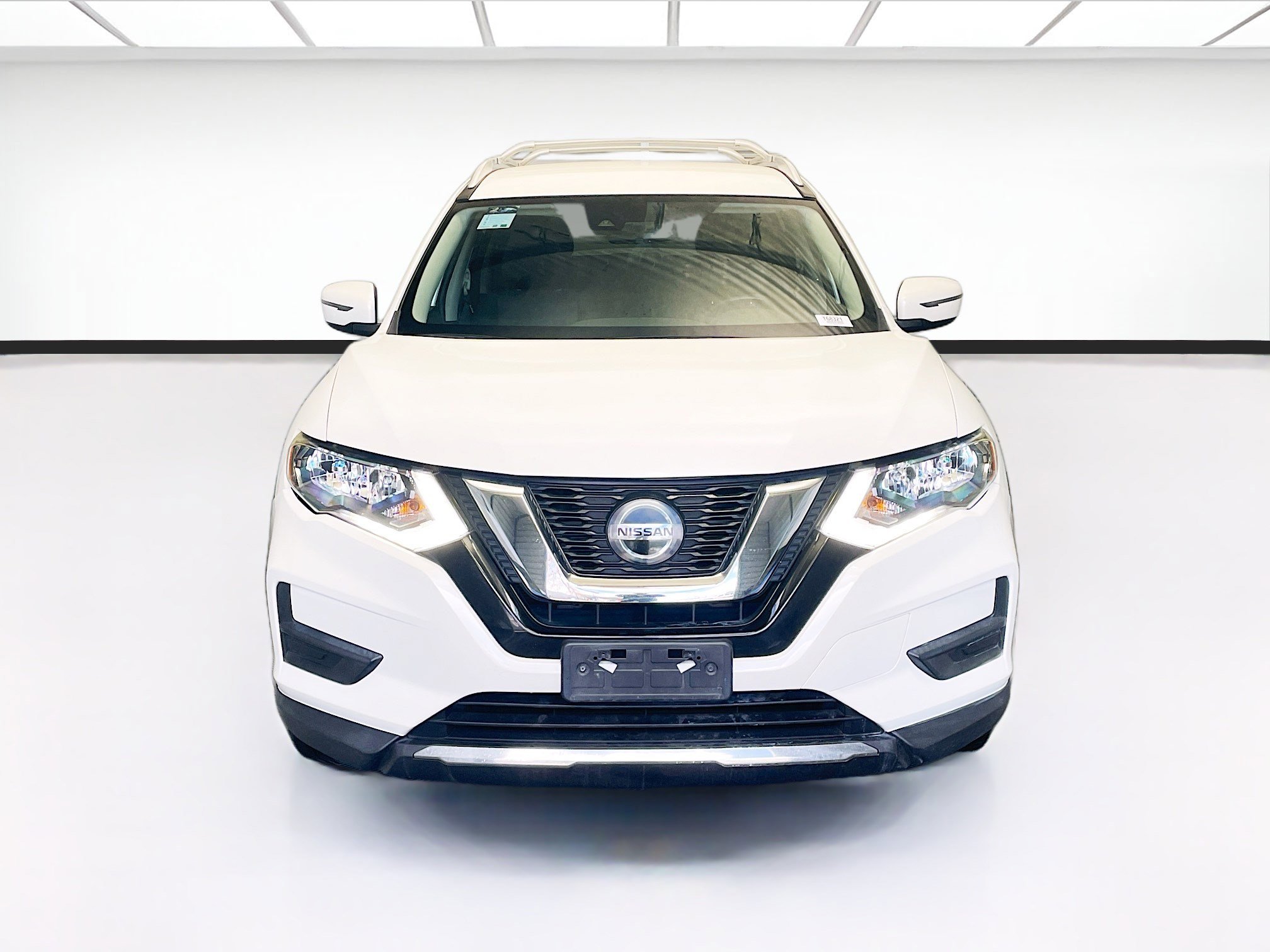 Used 2020 Nissan Rogue SV image 2
