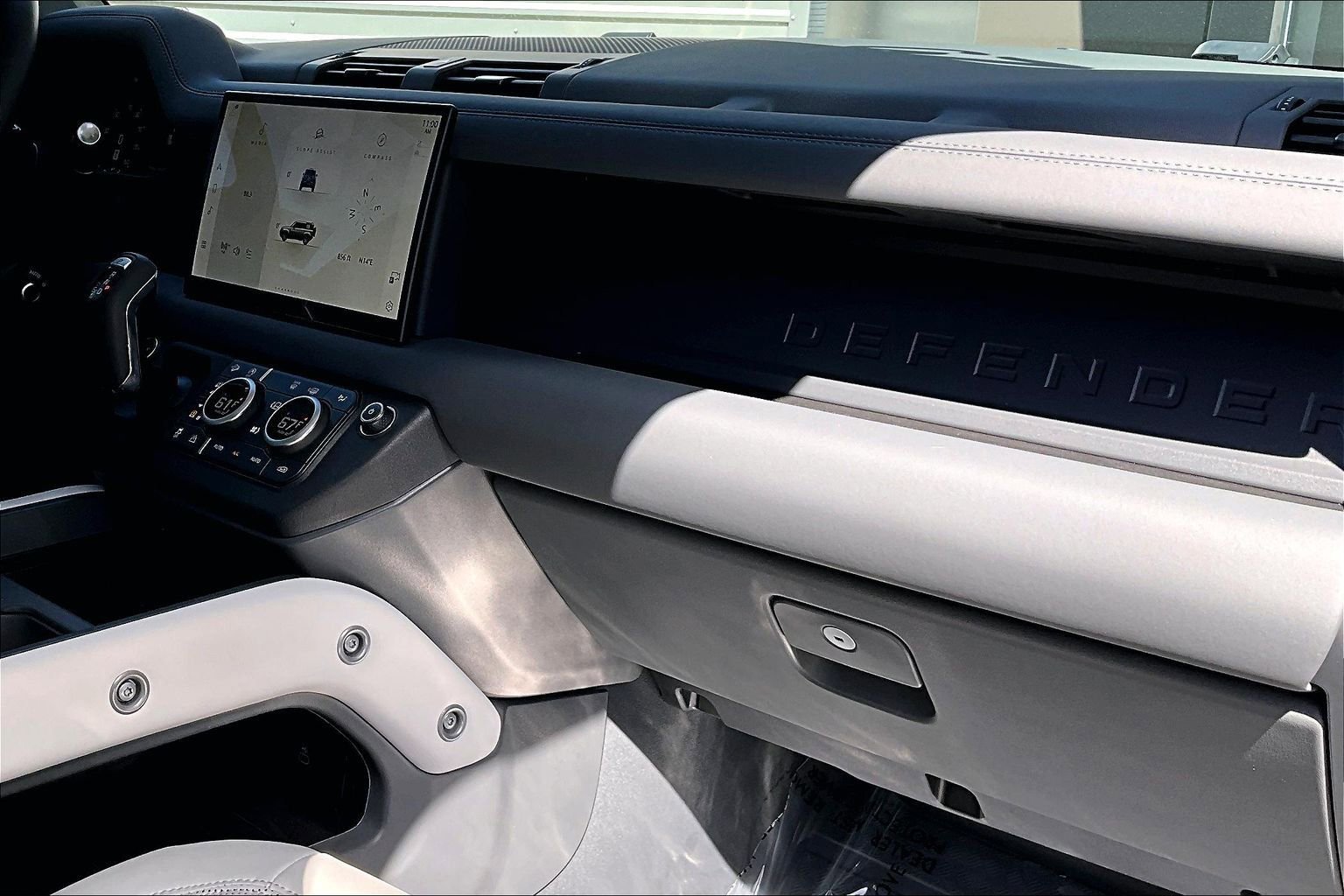 Used 2025 Land Rover Defender 110 S image 16