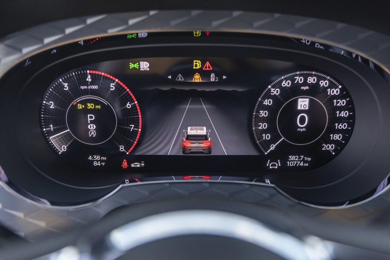 Used 2025 Bentley Bentayga AWD/4WD image 30