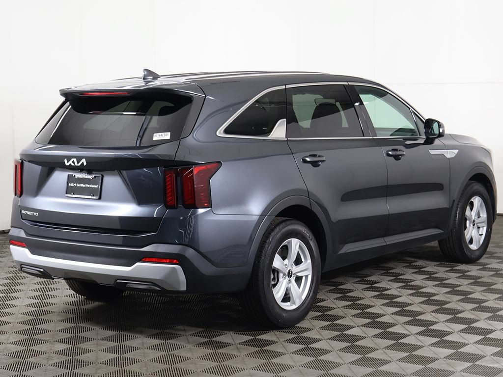 Certified 2024 Kia Sorento LX FWD image 9