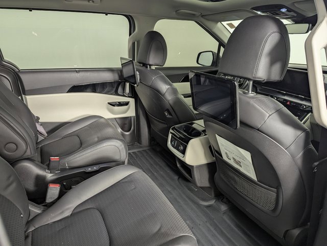 Used 2024 Kia Carnival SX Prestige image 19