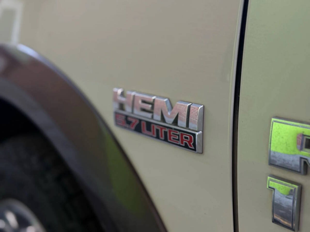 Used 2018 RAM 1500 Laramie w/ Convenience Group AWD/4WD image 28