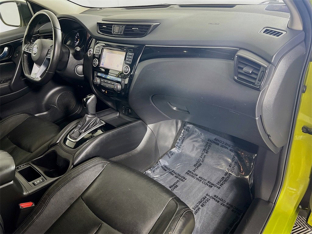 Used 2017 Nissan Rogue Sport SL w/ SL Premium Package image 28