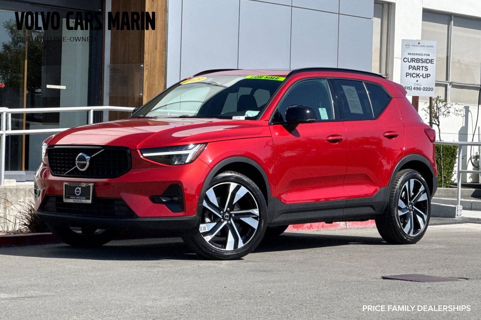Used 2023 Volvo XC40 B5 Plus w/ Driver Assist Package AWD/4WD image 1