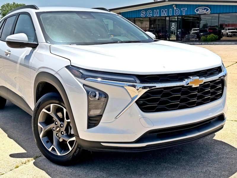 Used 2025 Chevrolet Trax LT w/ LT Convenience Package FWD image 8