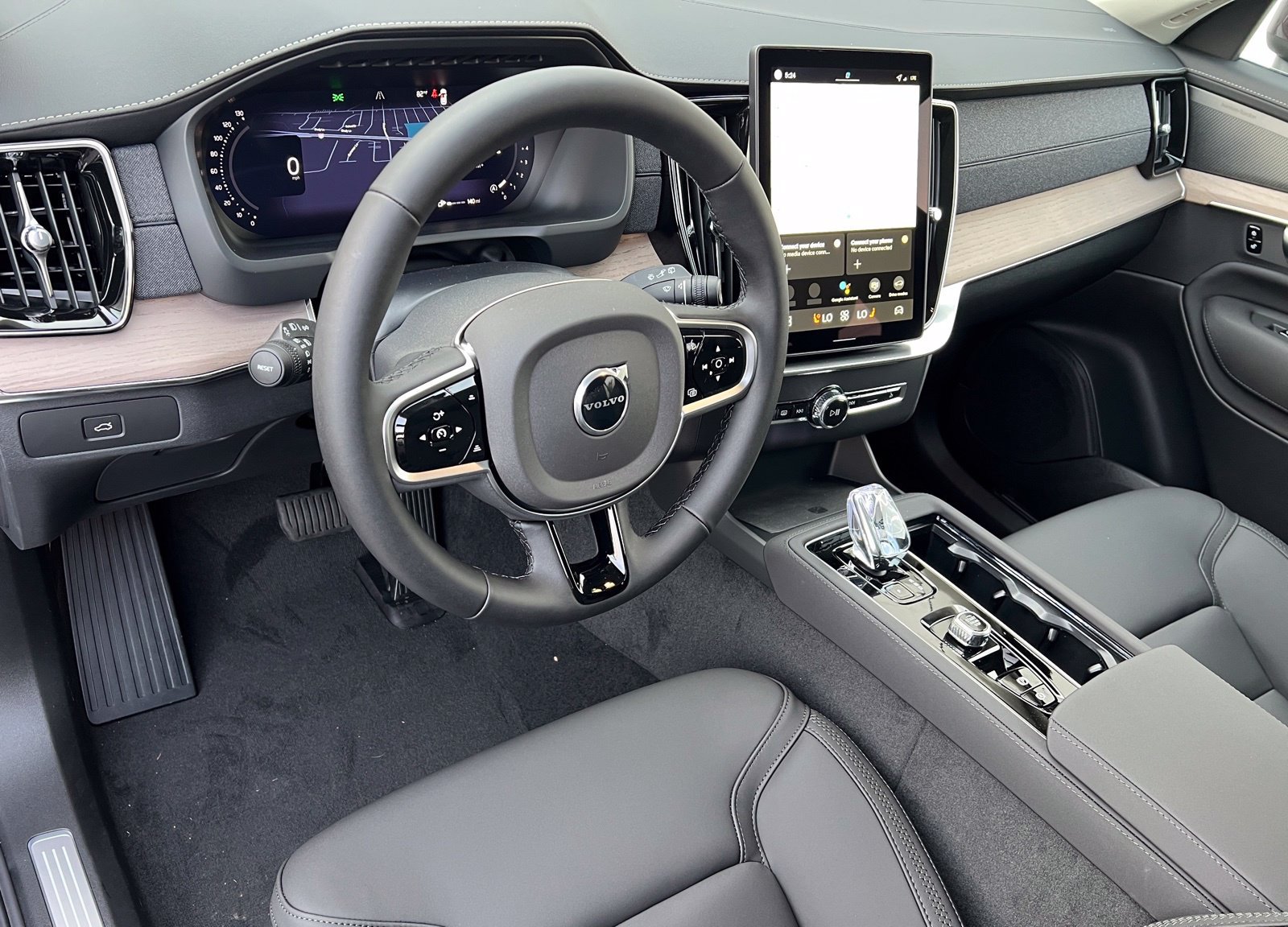 New 2026 Volvo XC90 B6 Plus w/ Protection Package Premier AWD/4WD image 13