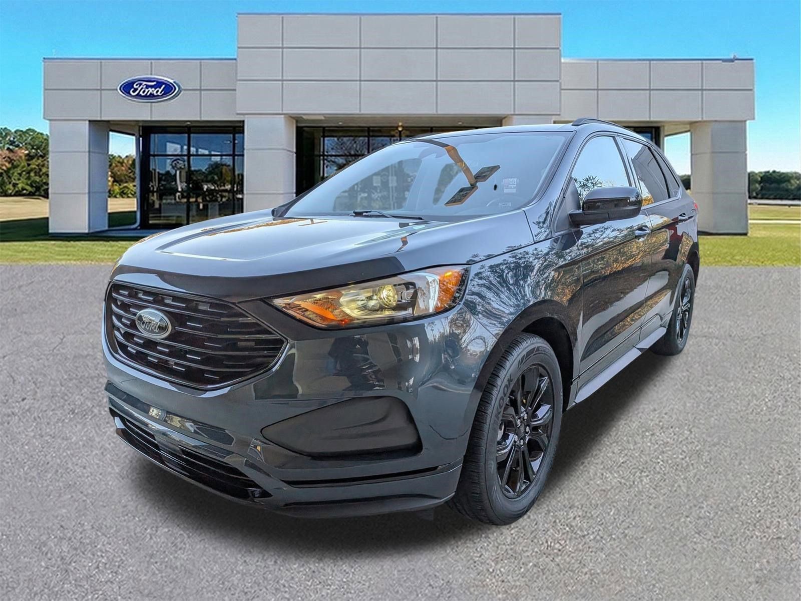 Certified 2024 Ford Edge SE w/ Black Appearance Package image 9