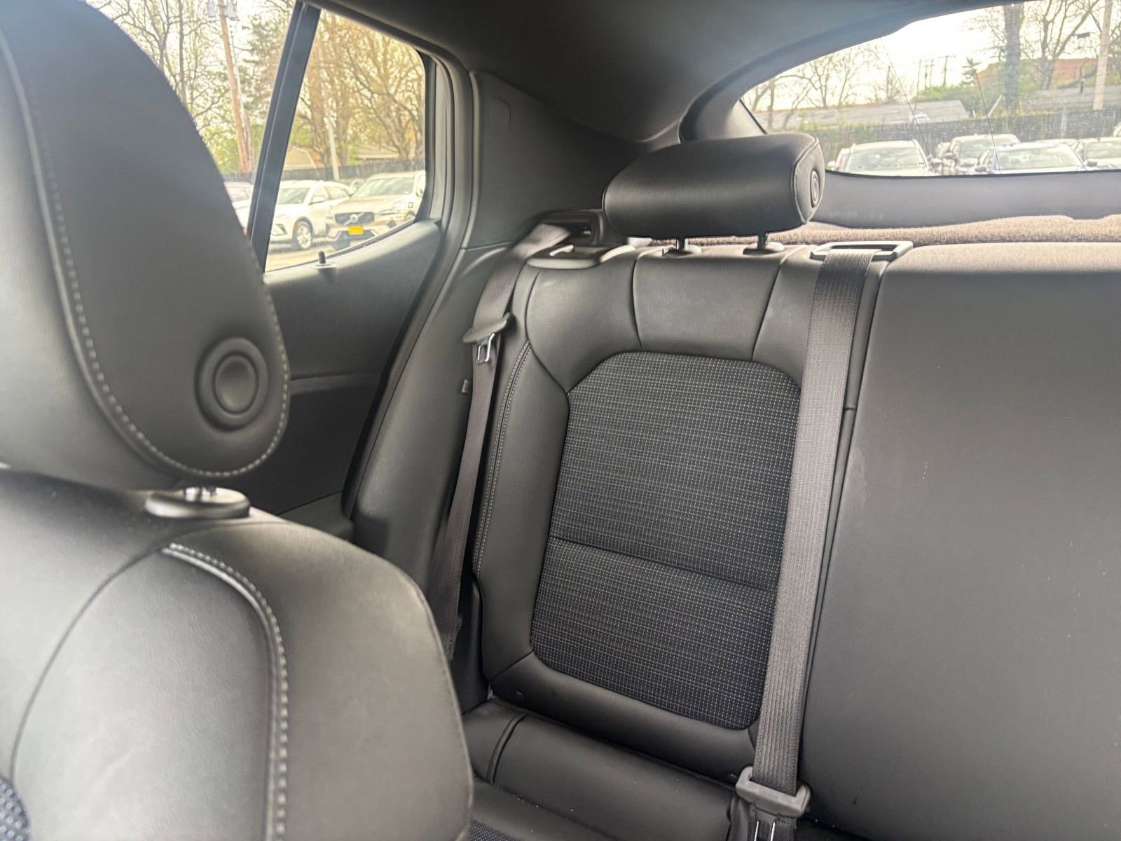 Used 2025 Buick Envista Preferred image 38