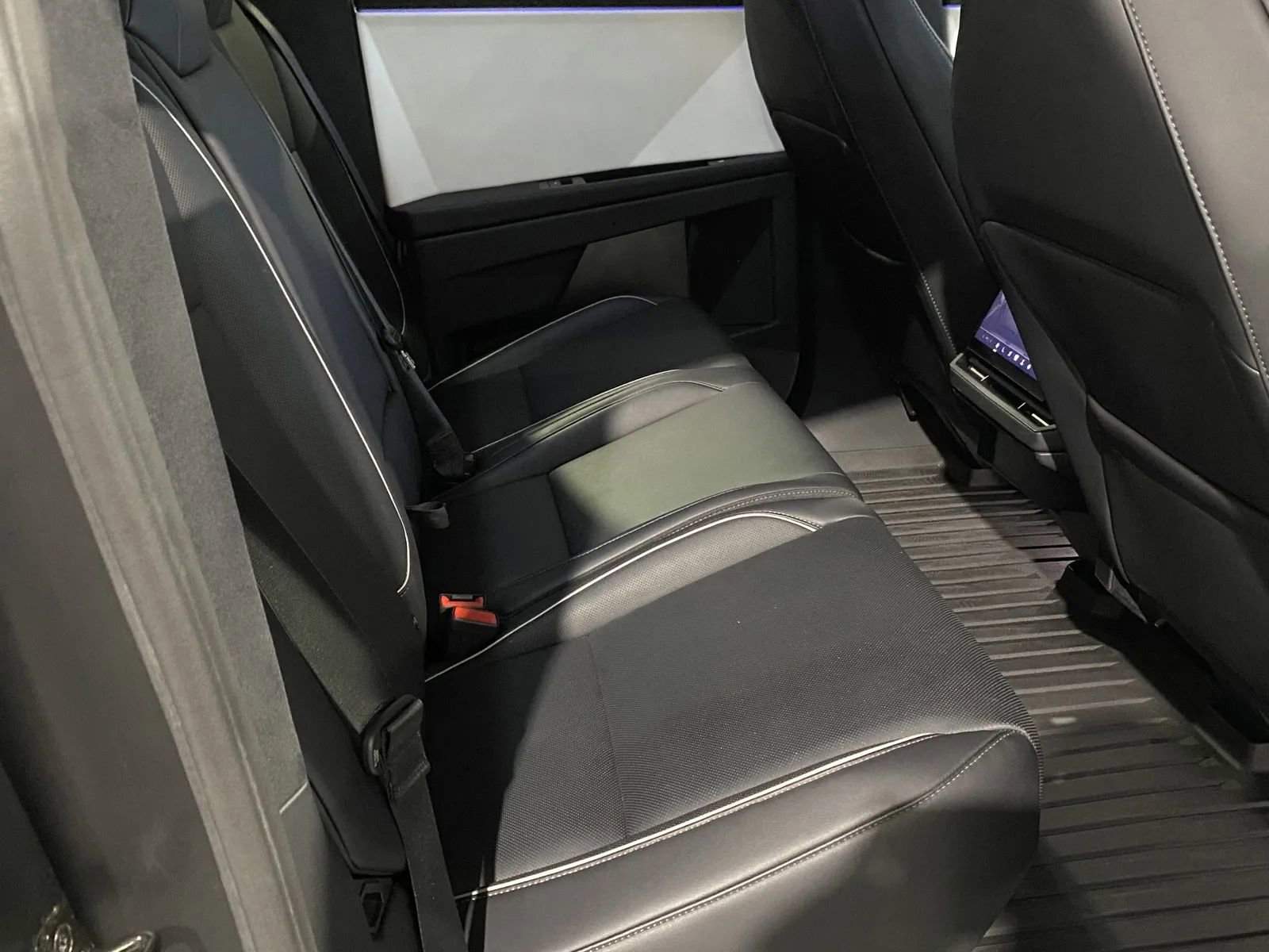 Used 2024 Tesla Cybertruck AWD Crew Cab image 6
