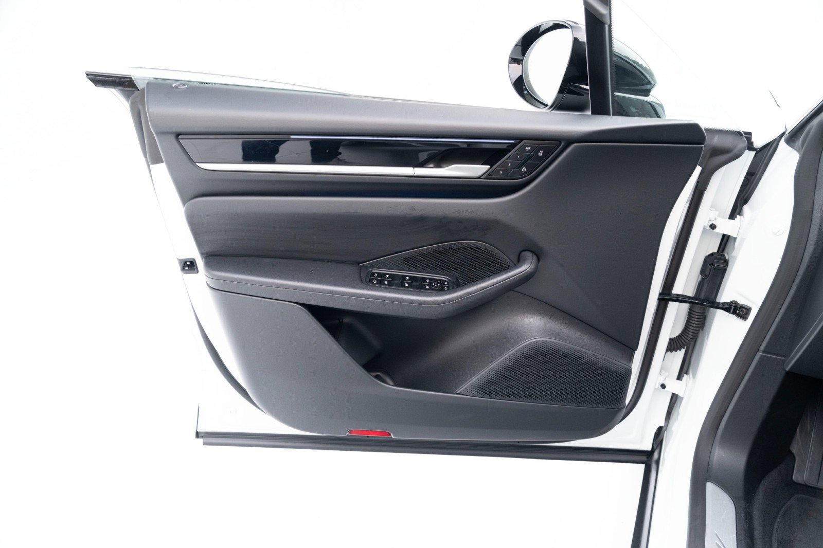 Certified 2024 Porsche Macan 4 Electric image 22