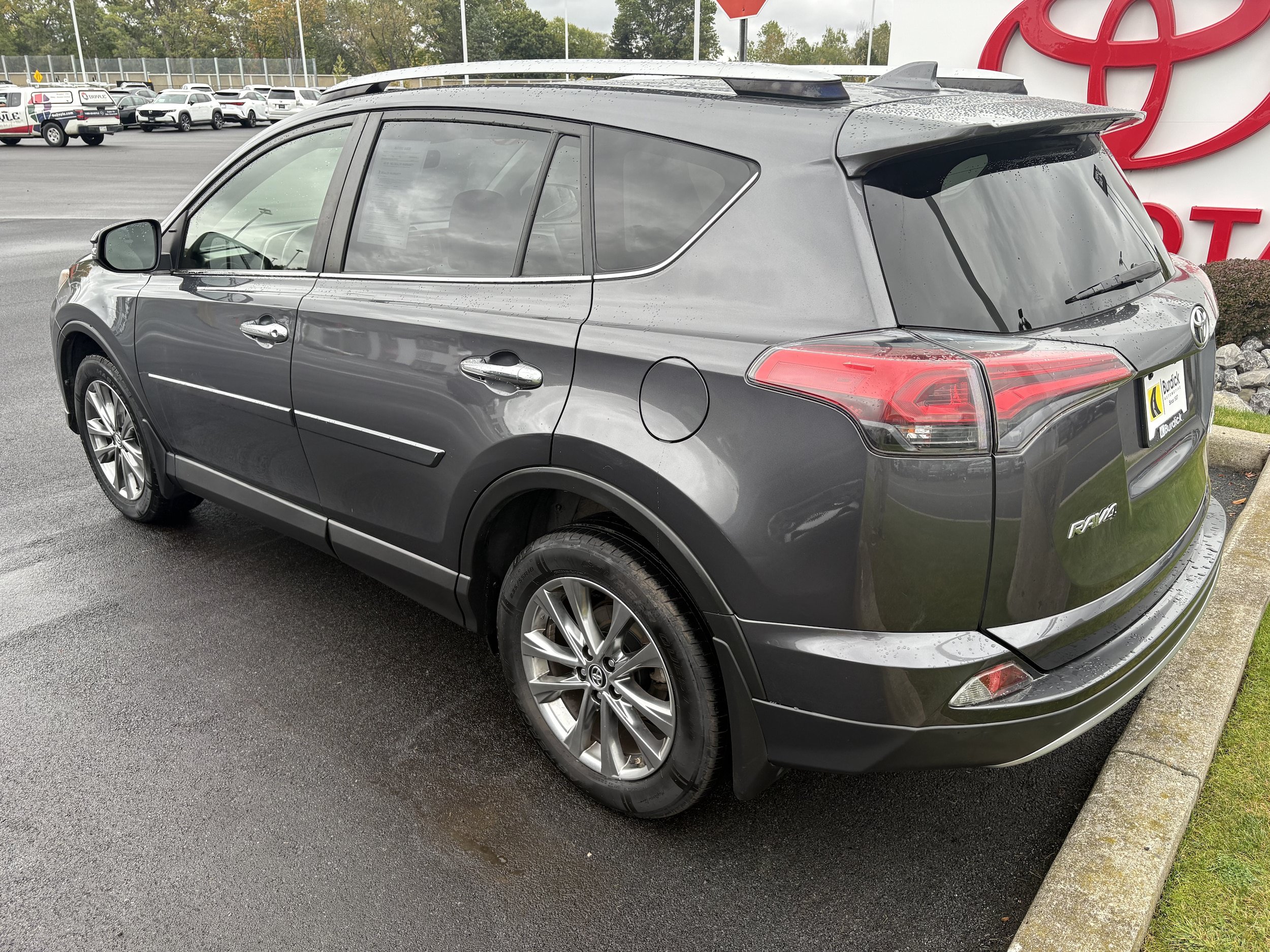 Used 2018 Toyota RAV4 Limited AWD/4WD image 5