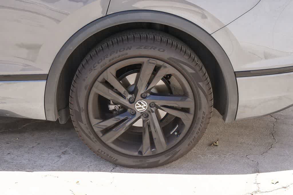Used 2024 Volkswagen Tiguan SE R-Line FWD image 6