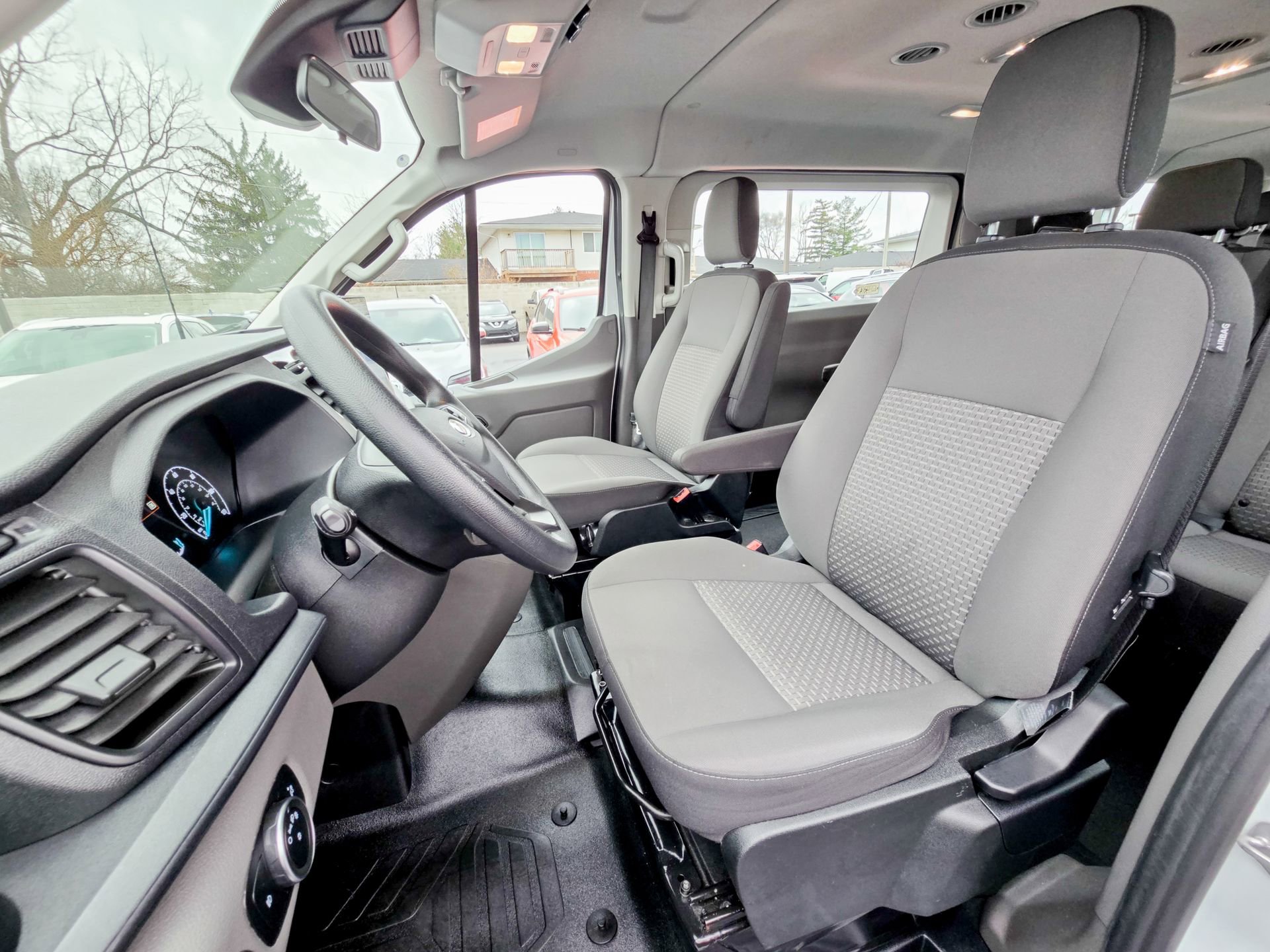 Used 2023 Ford Transit 350 XLT image 33