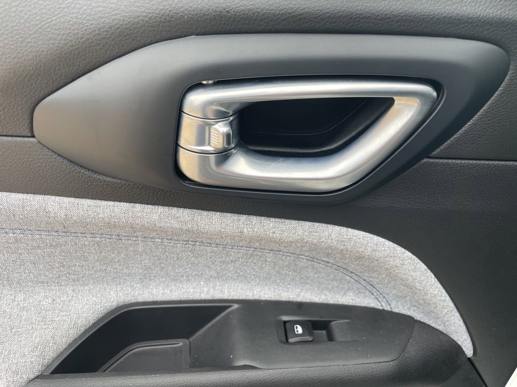 Used 2024 Jeep Compass Latitude image 26