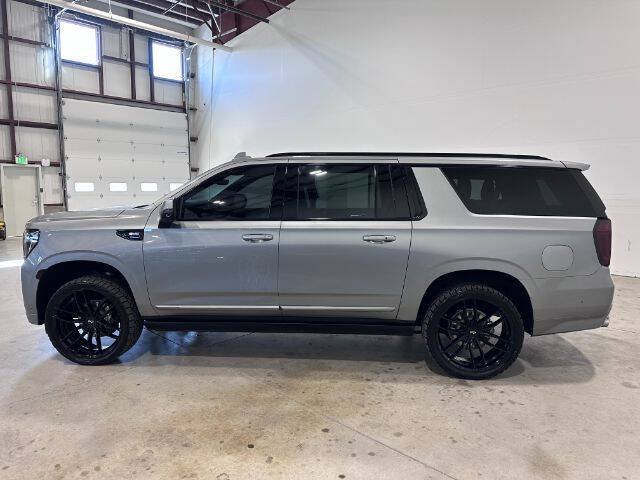 Used 2023 GMC Yukon XL Denali w/ Denali Reserve Package AWD/4WD image 10