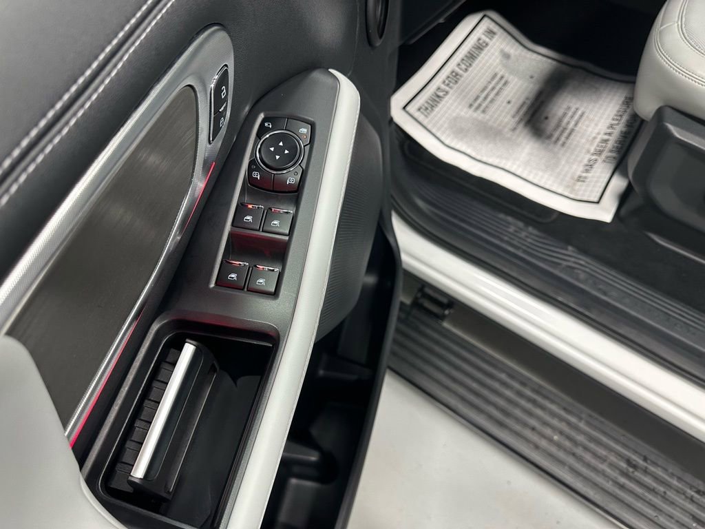 Used 2025 Ford Expedition Platinum image 9