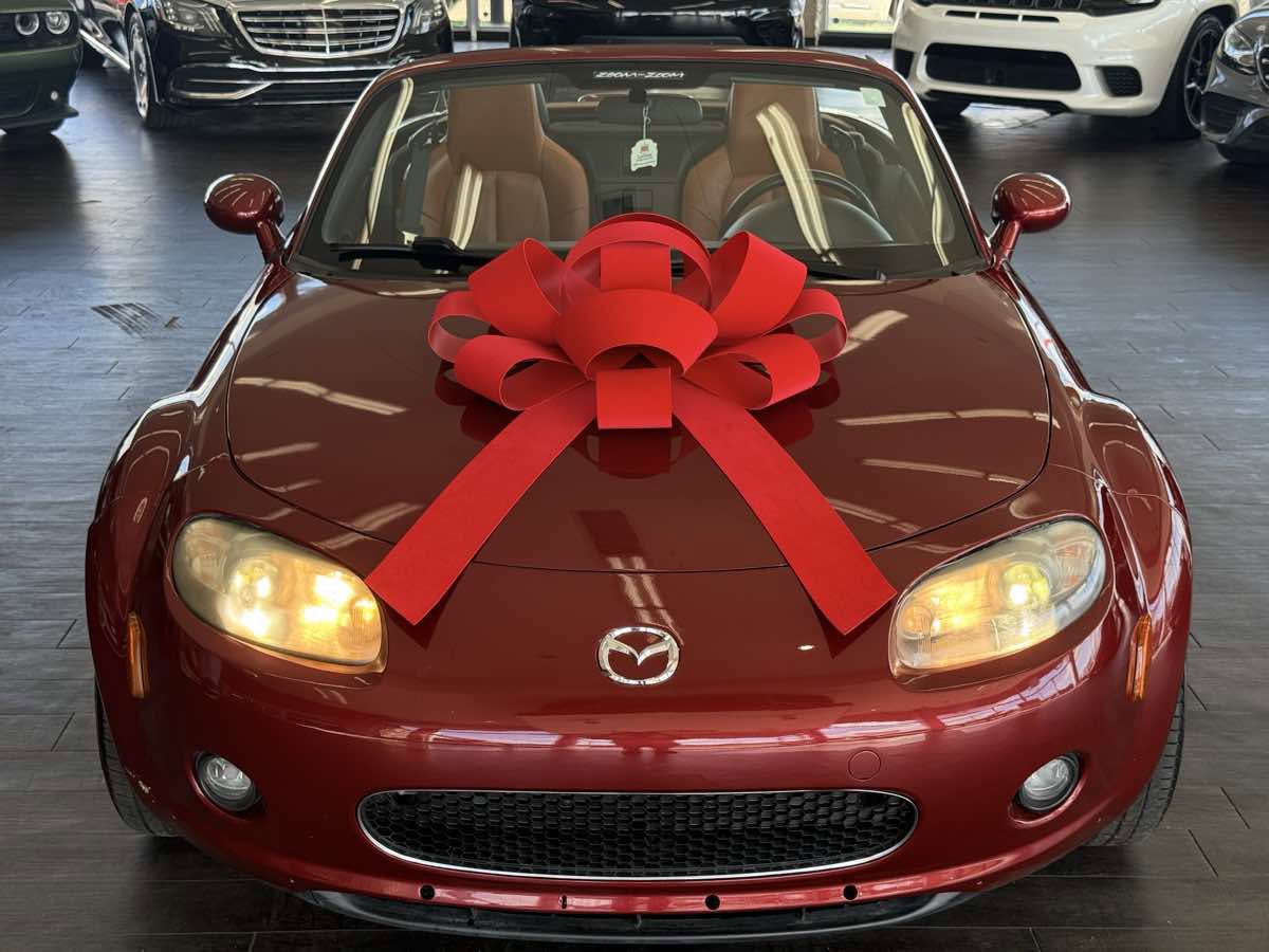 Used 2006 MAZDA MX-5 Miata Grand Touring w/ Premium Pkg RWD image 3