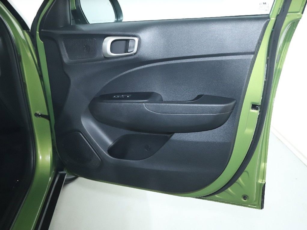 Used 2023 Hyundai Venue SEL FWD image 37