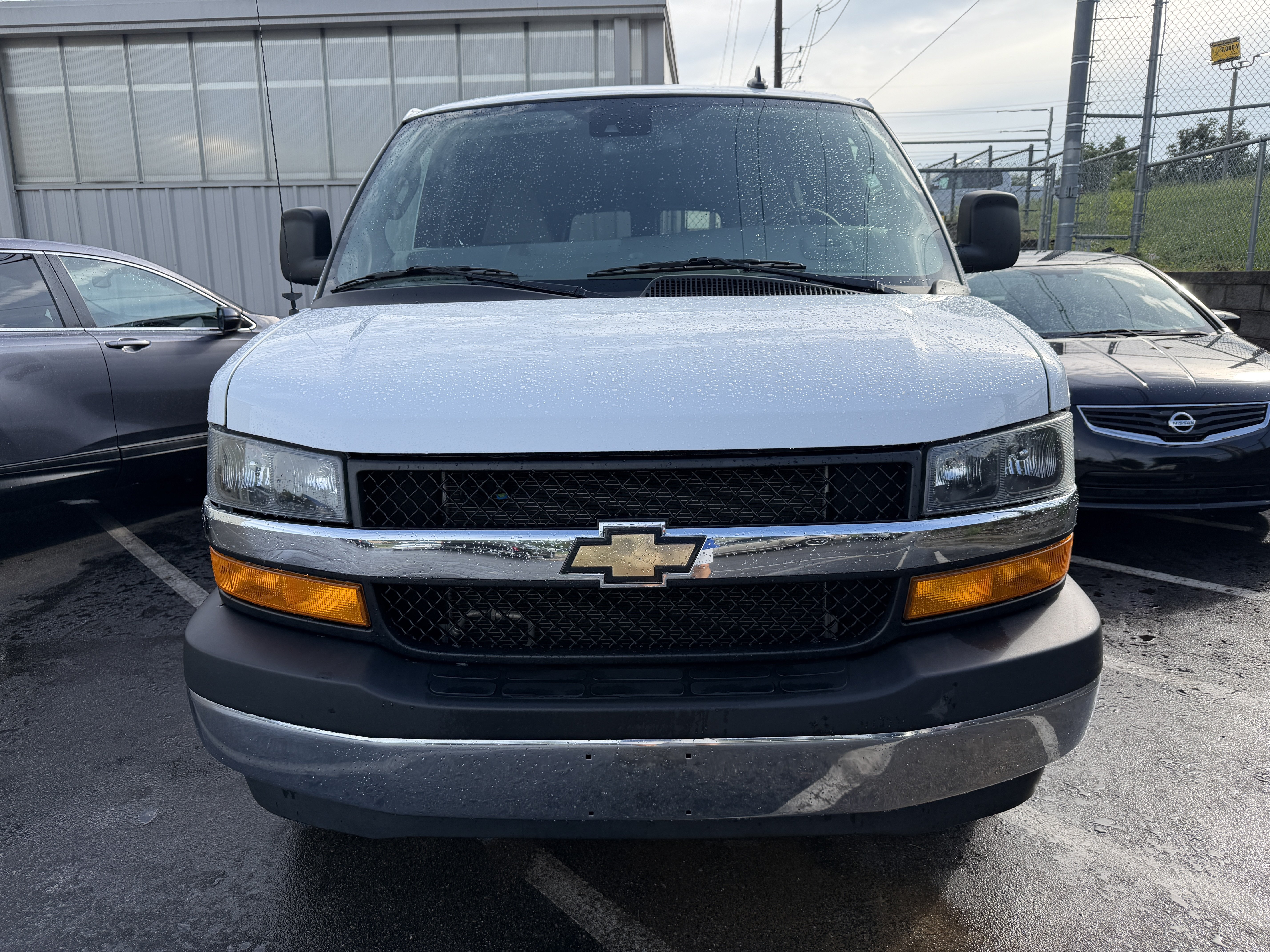 Used 2025 Chevrolet Express 3500 LT w/ LT Preferred Equipment Group RWD image 3