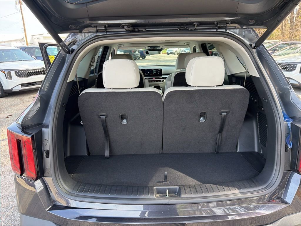 Certified 2025 Kia Sorento EX w/ Panoramic Sunroof Package image 26