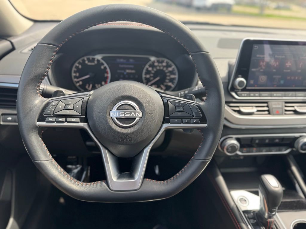 Used 2023 Nissan Altima 2.5 SR FWD image 22