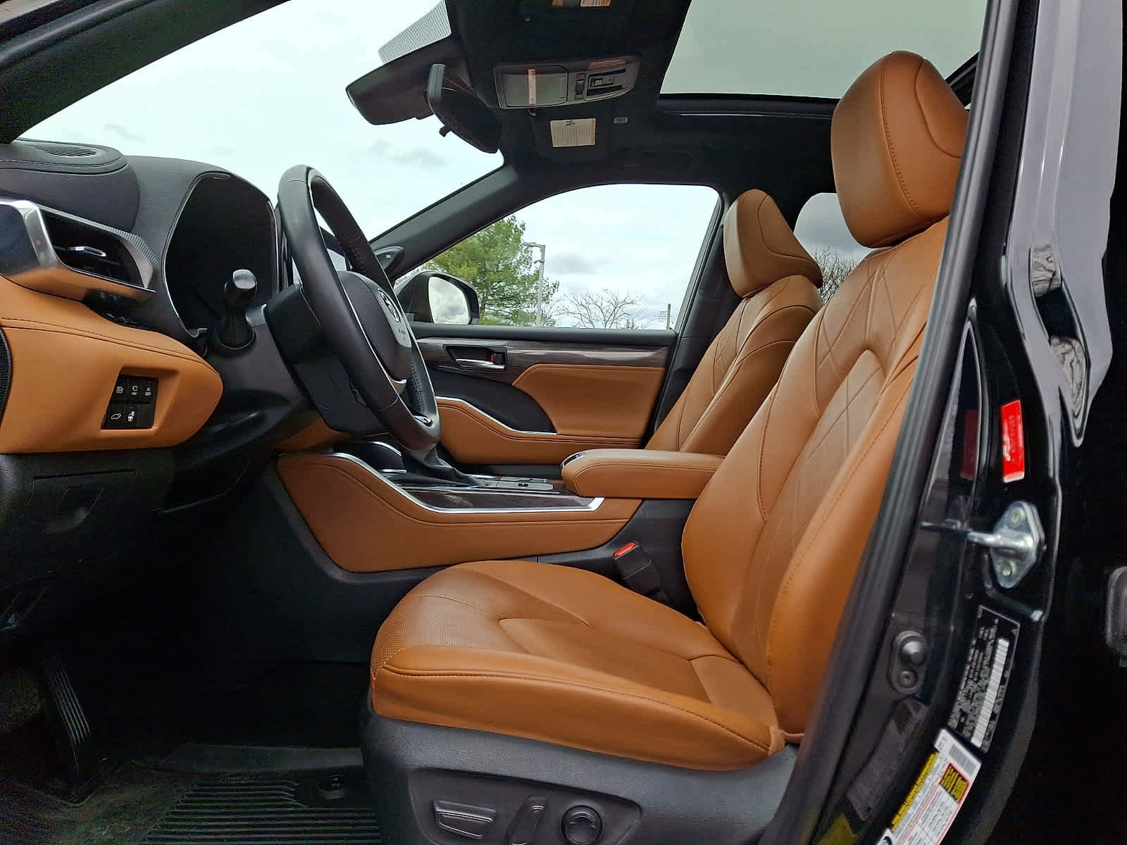 Used 2024 Toyota Highlander Platinum image 15