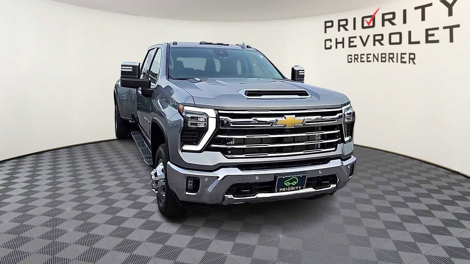 Used 2025 Chevrolet Silverado 3500 LTZ w/ LTZ Plus Package image 3