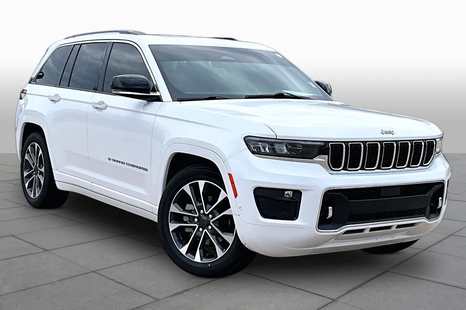 Used 2022 Jeep Grand Cherokee Overland AWD/4WD image 3