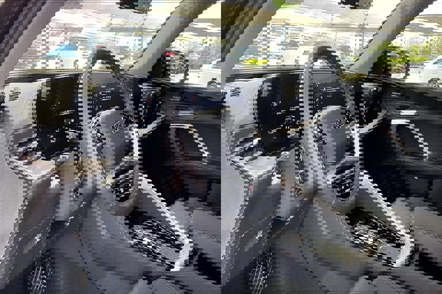 Used 2025 Audi Q5 Premium Plus w/ Premium Plus image 17