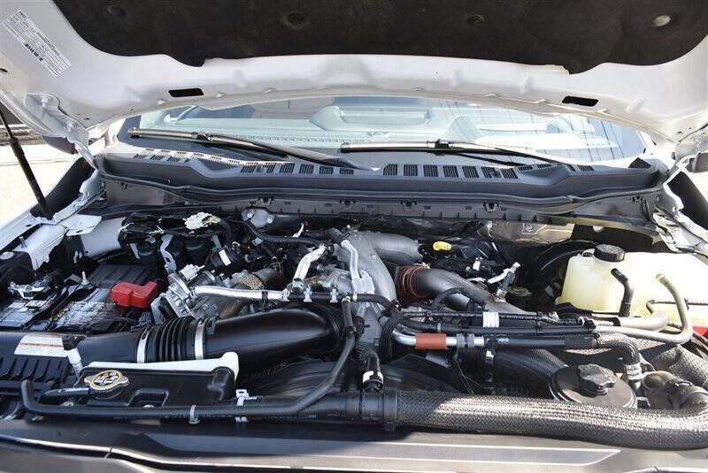 Used 2024 Ford F350 Platinum image 9